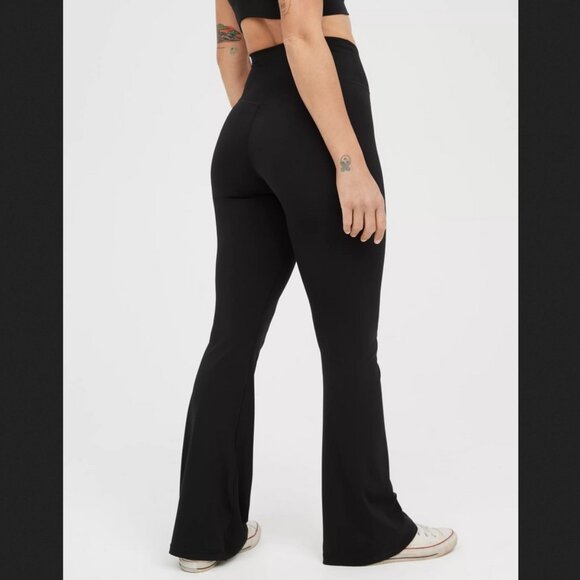 NWT OFFLINE By Aerie Real Me High Waisted Crossover Flare Leggings in Black, S - Picture 2 of 11